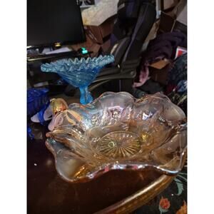 Vintage Iridescent Carnival Glass Bowl With An Decorative Leaf And Berry...